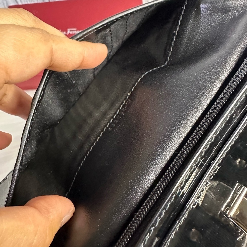 SALVATORE FERRAGAMO continental zip wallet in black - Picture 10 of 16